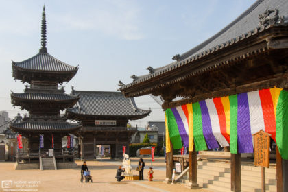 A scene from Shichi-Go-San (七五三) at Saidaiji Kannon-in Temple in the eastern part of Okayama, Japan.